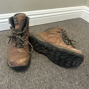 Wind River Hiking Boots